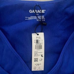 garage long sleve top